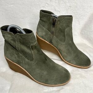 G.H. Bass & Co. Olive Green Suede Ankle Booties Size 8.5 NWOT